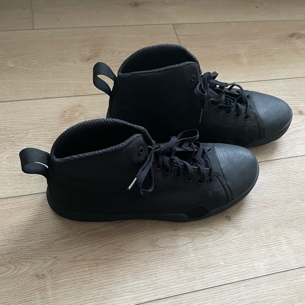 NWOT- Altama Maritime Mid Boots